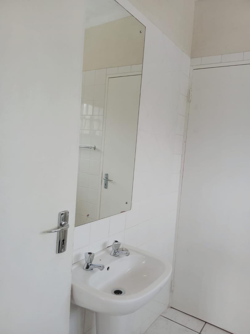 To Let 1 Bedroom Property for Rent in Rondebosch Western Cape